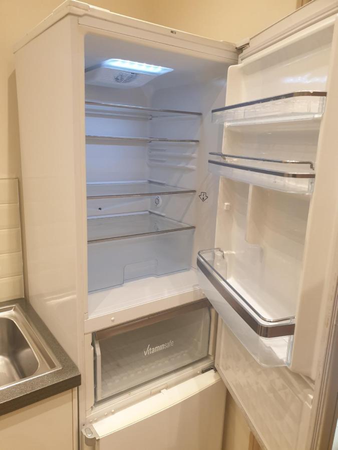 London Luxury Apartments 3 Bedroom Sleeps 8 With 3 Bathrooms 4 Mins Walk To Tube Free Parking Илфорд Екстериор снимка