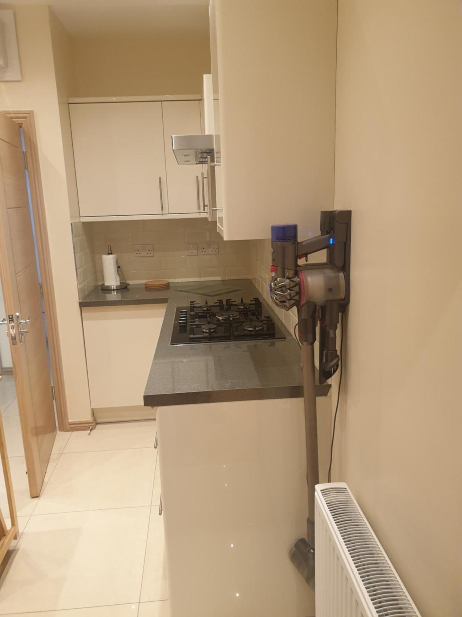 London Luxury Apartments 3 Bedroom Sleeps 8 With 3 Bathrooms 4 Mins Walk To Tube Free Parking Илфорд Екстериор снимка