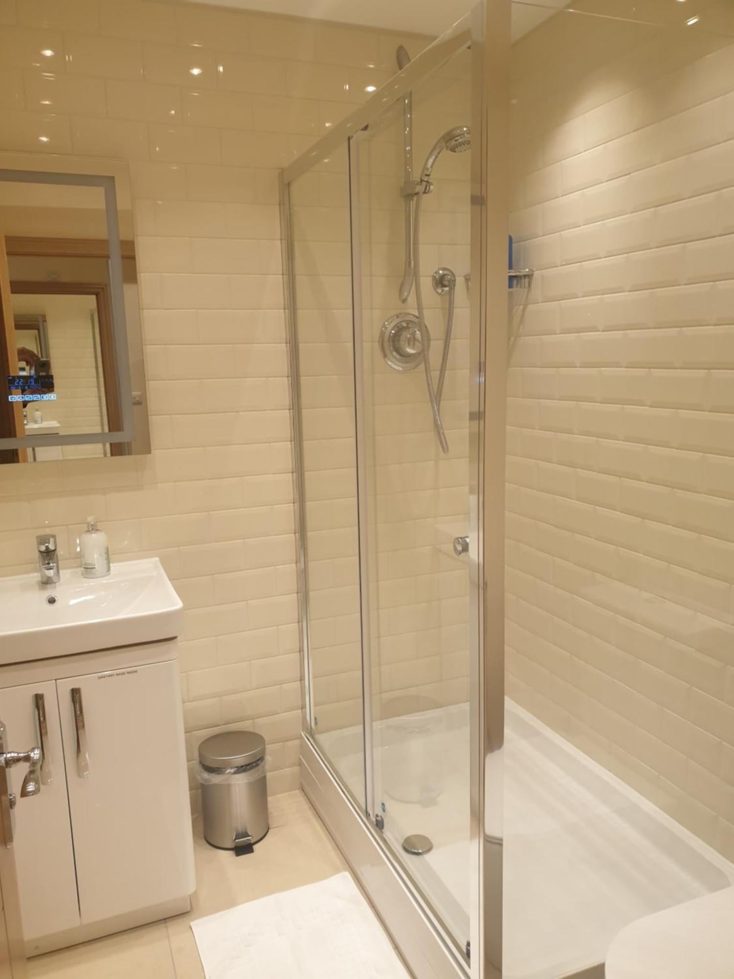 London Luxury Apartments 3 Bedroom Sleeps 8 With 3 Bathrooms 4 Mins Walk To Tube Free Parking Илфорд Екстериор снимка