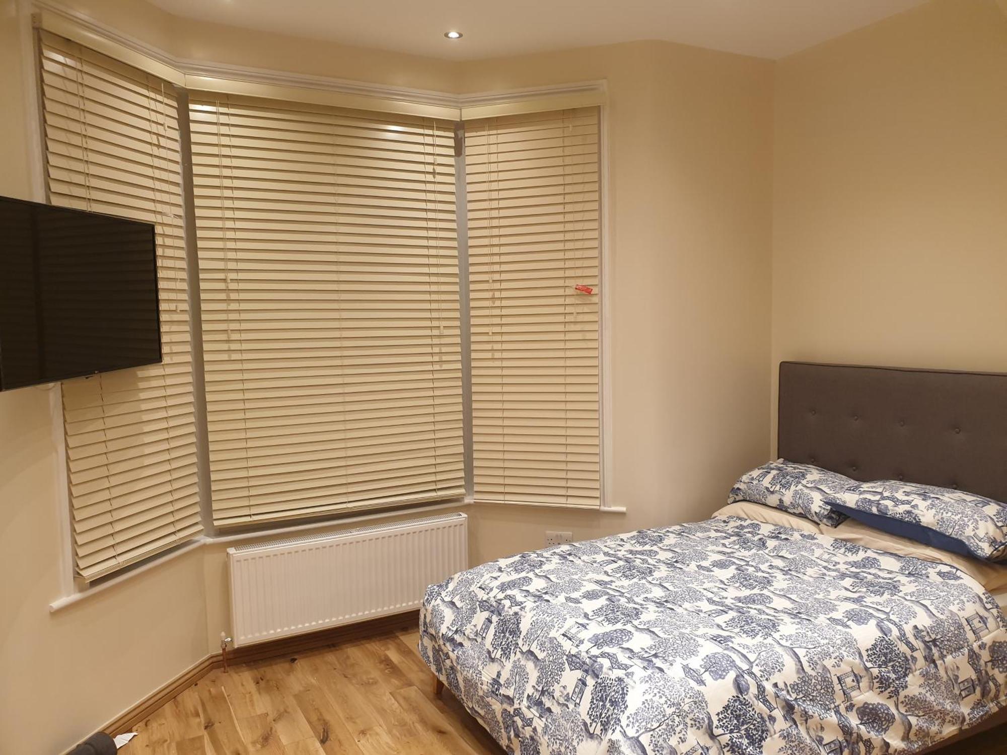 London Luxury Apartments 3 Bedroom Sleeps 8 With 3 Bathrooms 4 Mins Walk To Tube Free Parking Илфорд Екстериор снимка
